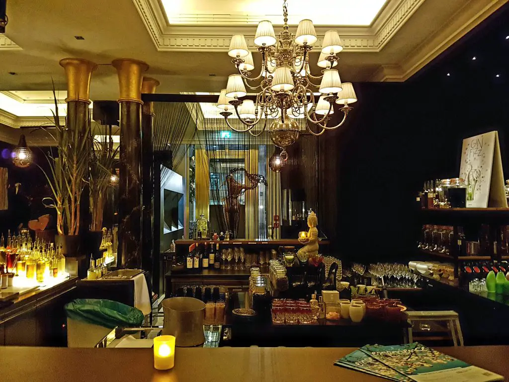 berlinritzcarltonfragrancesbar13