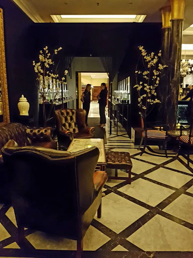 berlinritzcarltonfragrancesbar5