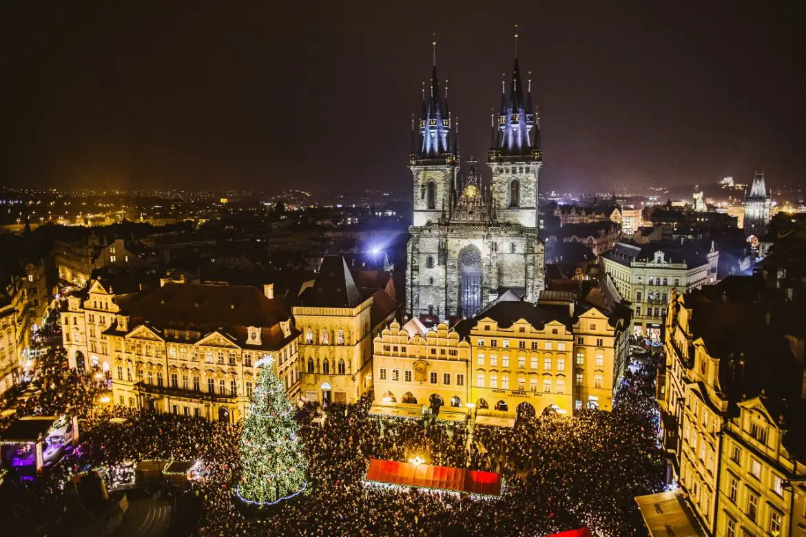 PragueChristmasMarket_theviennablogTitle