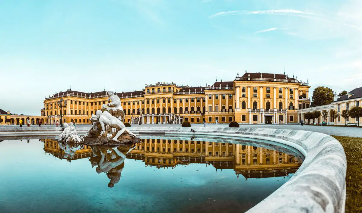 SchoenbrunnGuide_theviennablog-palace-in-vienna-austria-2022