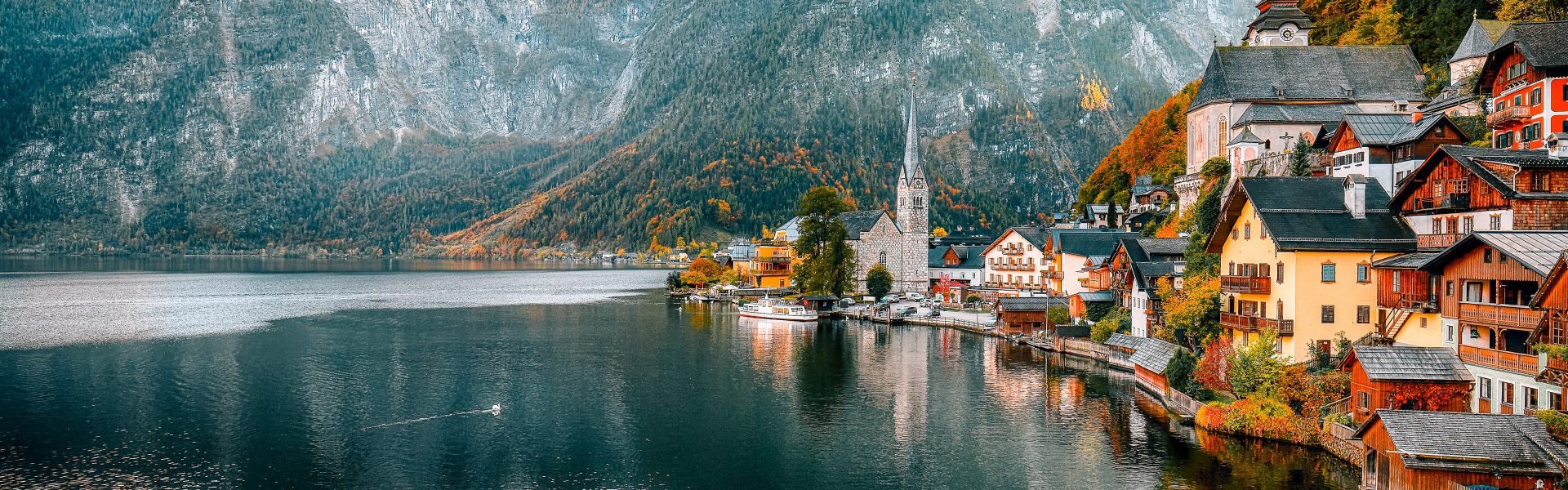 hallstatt-mountain-village-with-hallstatter-lake