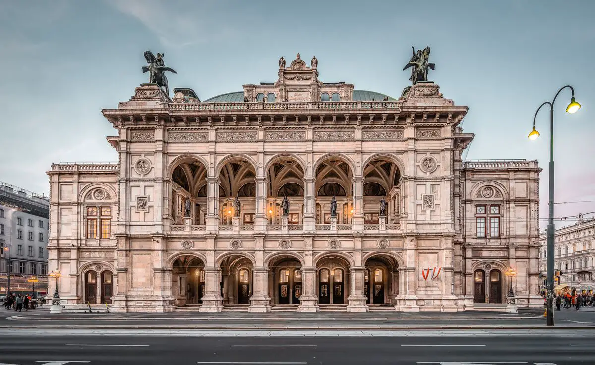 vienna opera house guided tour