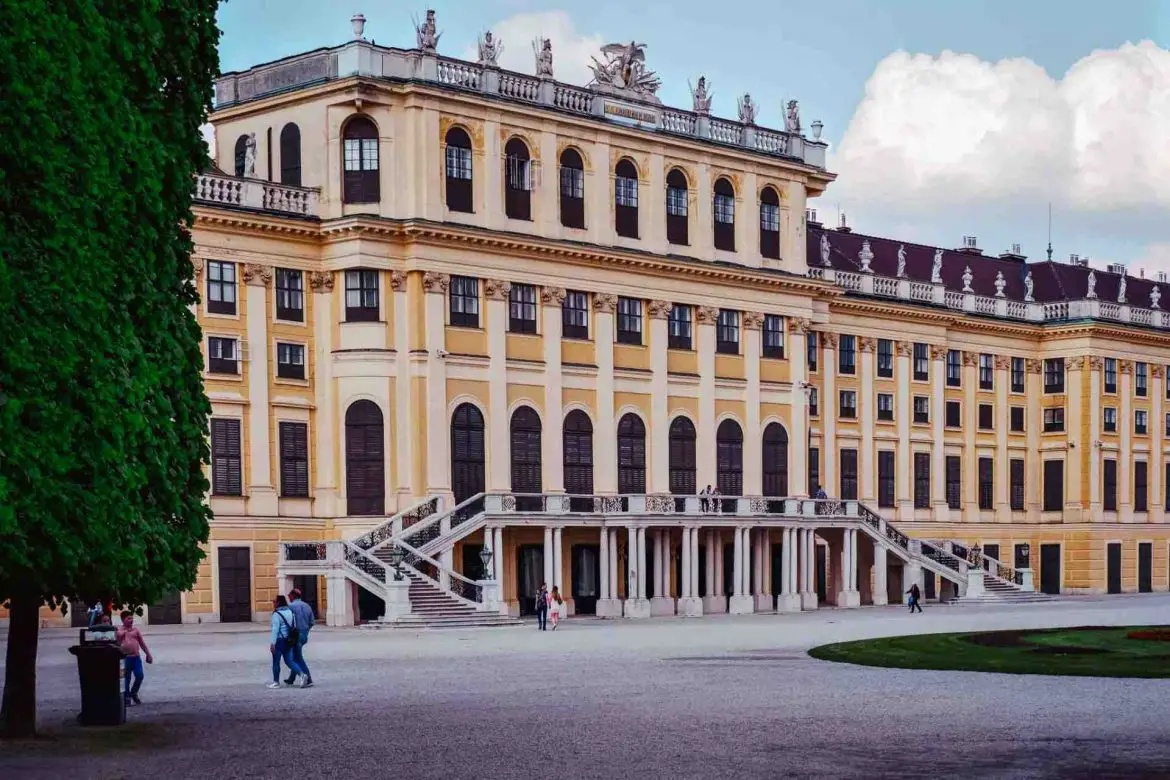 SchönbrunnPalaceViennaPhotoSpots7