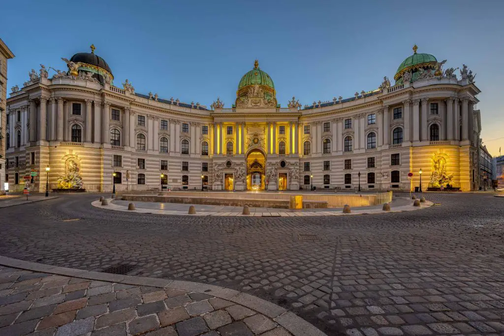 TopThingstodoNightViennaHofburgPalace